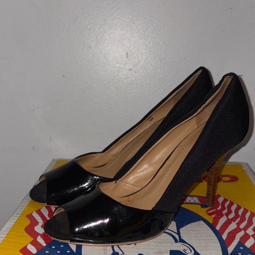Tahari Elegant Black Peep-Toe Heels size 7.5M